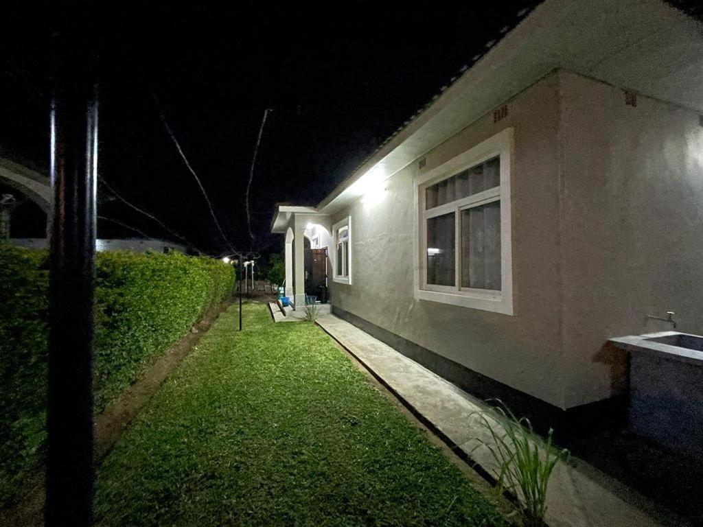 Silverest Sanctuary: Home Away From Home ルサカ エクステリア 写真