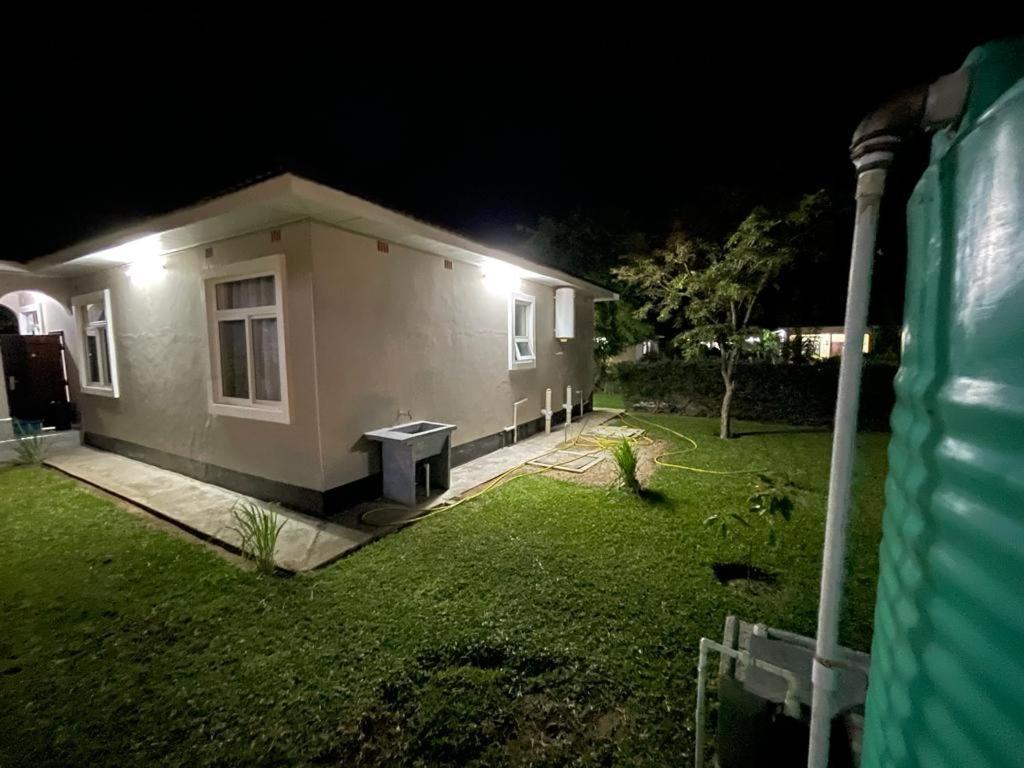 Silverest Sanctuary: Home Away From Home ルサカ エクステリア 写真